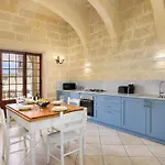 Dar Tas-soru With Private Pool Għasri