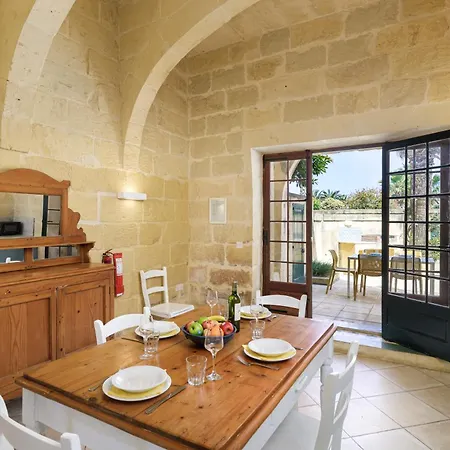 Dar Tas-soru With Private Pool Hébergement de vacances *