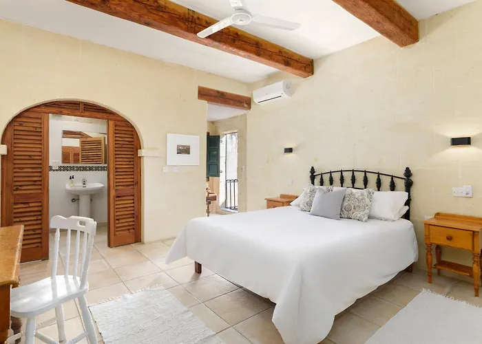 Dar Tas-soru With Private Pool * Għasri