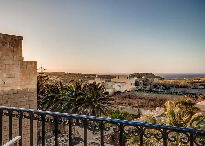 Dar Tas-soru With Private Pool Għasri